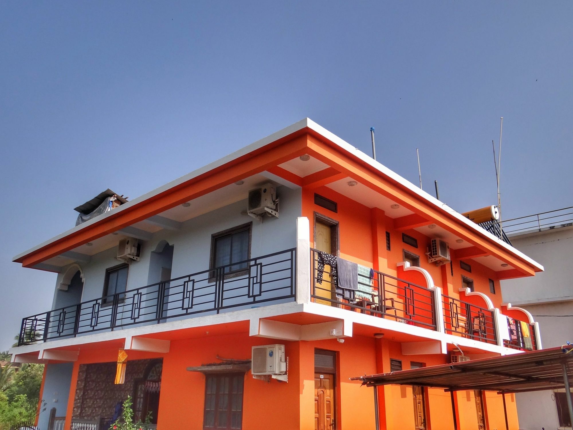 Oyo 15626 The Sovva Hotel Morjim Exterior foto
